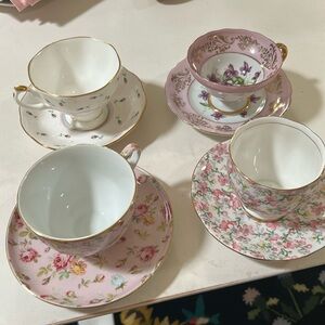 For vintage tea cups, enhanced by summer flowers